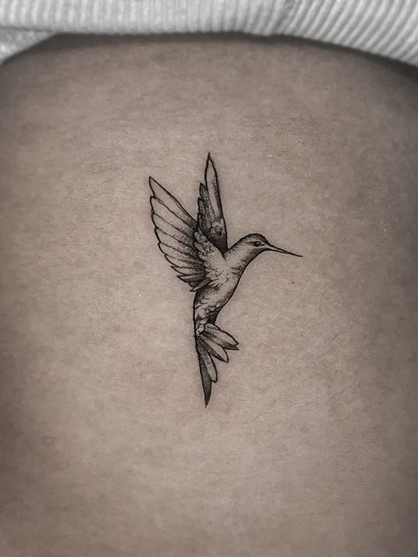 Tatuaje minimalista hecho por Clayton Goethe en Goethe Ink, estudio de tatuajes