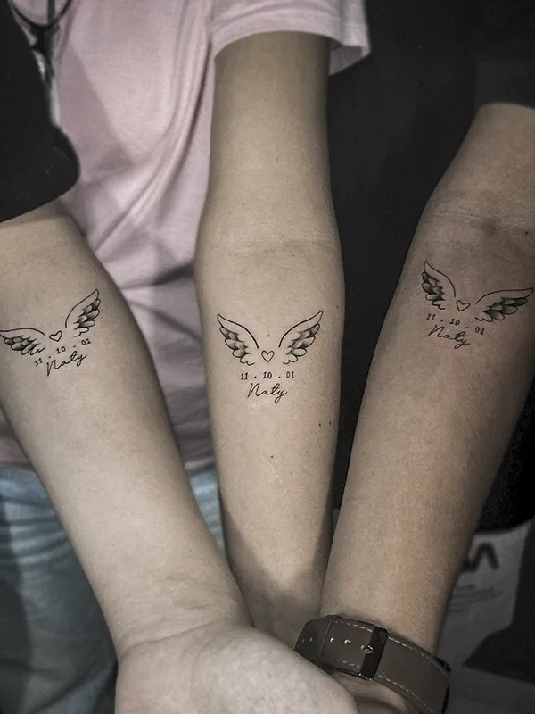 Tatuaje minimalista a Familia hecho por Clayton Goethe en Goethe Ink, estudio de tatuajes