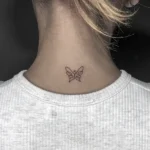 Tatuaje minimalista hecho por Clayton Goethe en Goethe Ink, estudio de tatuajes
