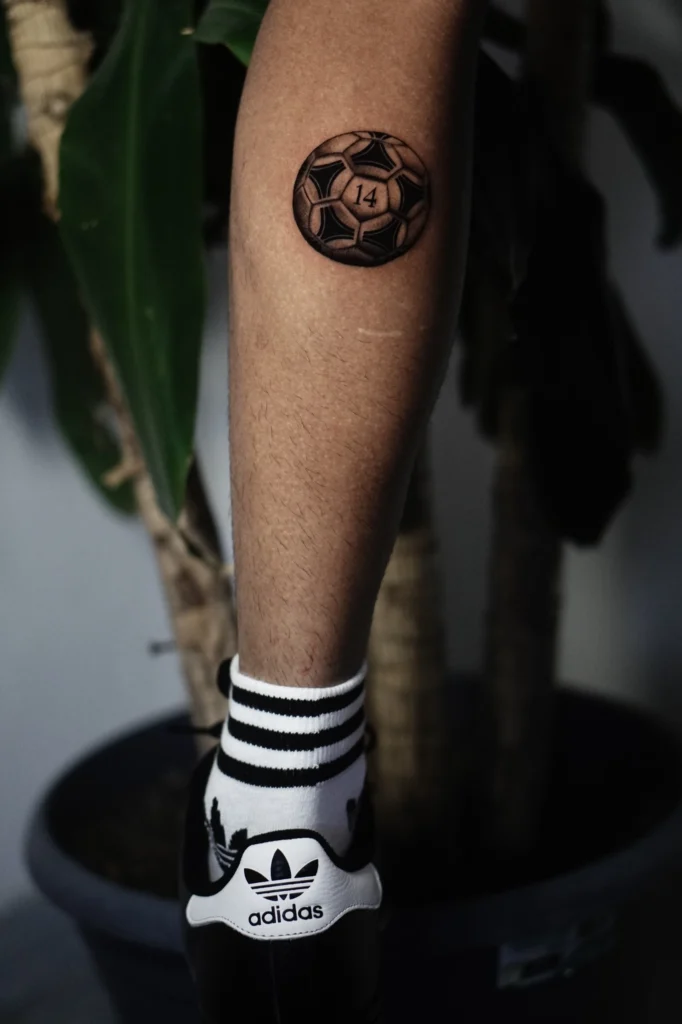 Tatuaje Balón de Futbol Alejo Ricardo