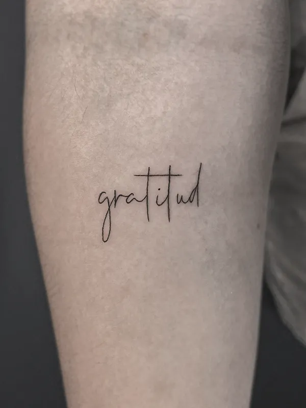 Tatuaje minimalista hecho por Clayton Goethe en Goethe Ink, estudio de tatuajes
